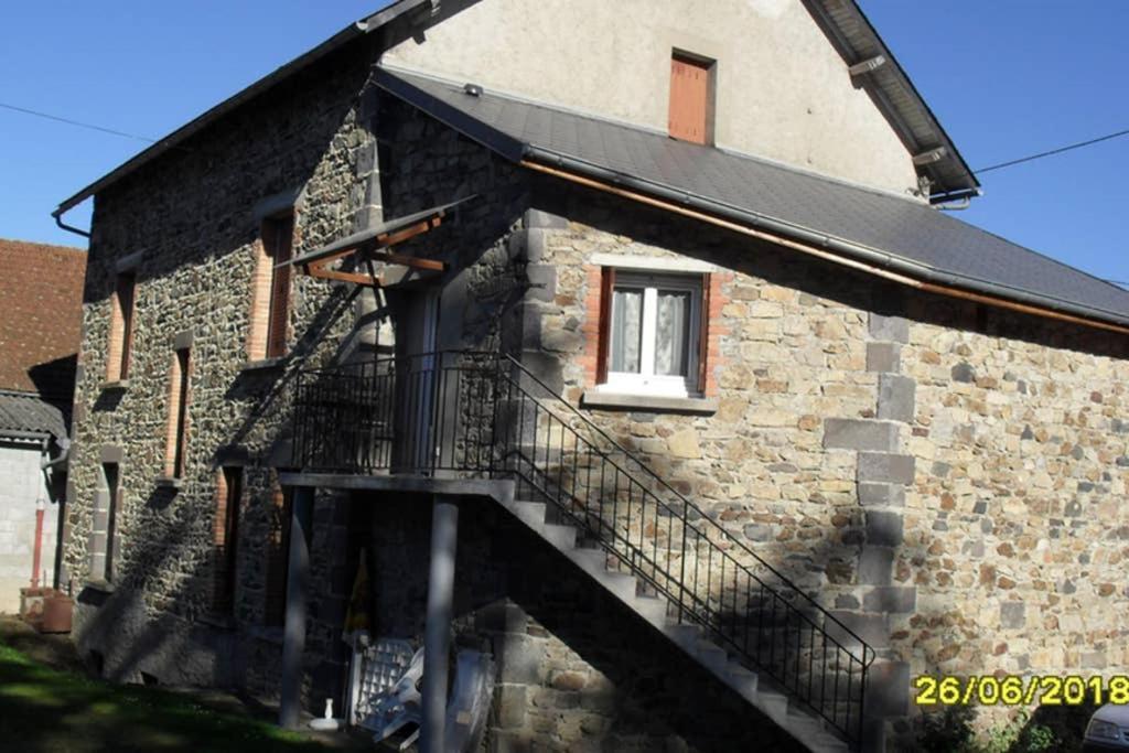 Gite A La Ferme Pres Vulcania-Gr89 La Goutelle Exterior foto